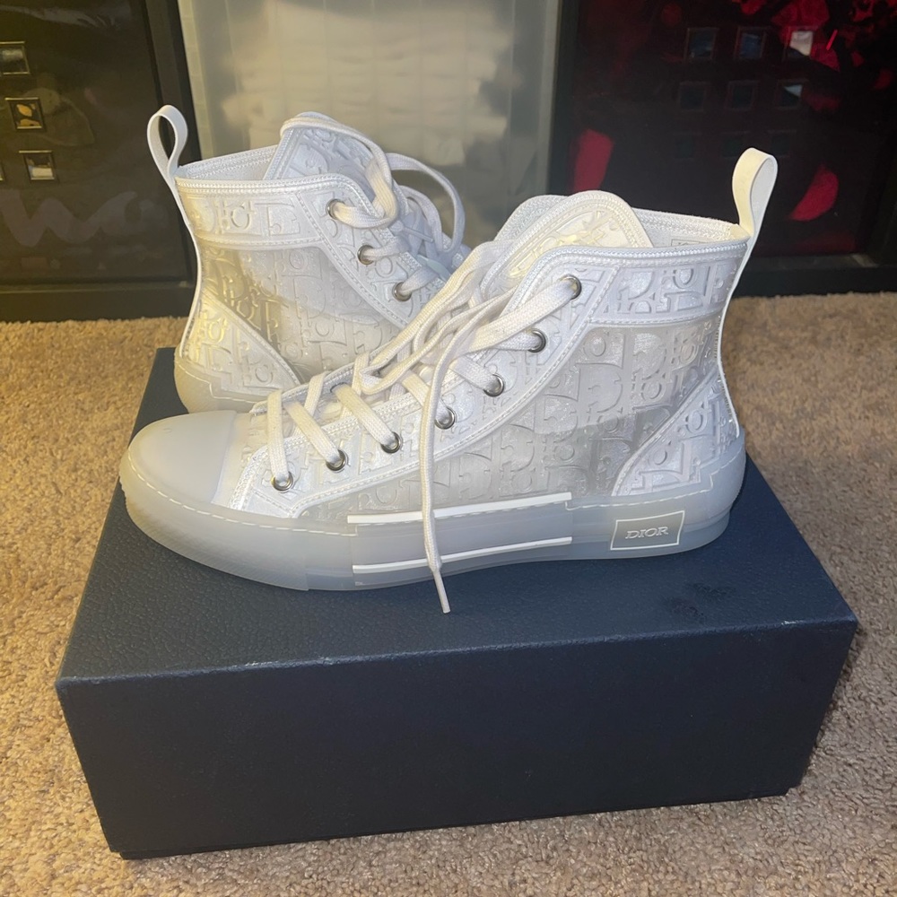 Men Dior sneakers practically brand new with box and dust bag